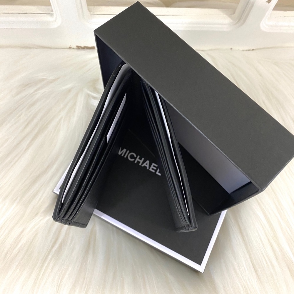 MK Andy Men’s Slim Billfold Wallet - Picture 5 of 10